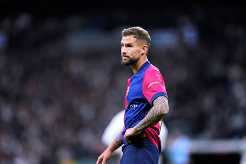 تقارير: غياب مدافع برشلونة لأكثر من شهر بسبب الإصابة